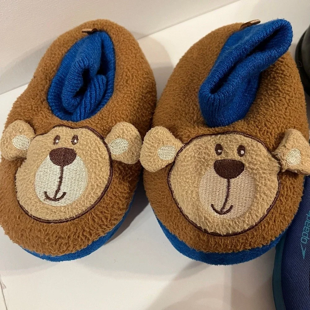 Toddler boys size 7/8 shoes sandals slippers (s-196)